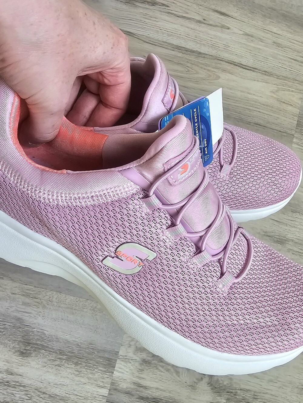 New Sketchers Lightweight Contour Comfort Sneakers Size 7